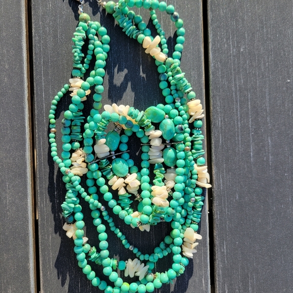 Beaded Necklace & Bracelet Set ~ Turquoise & Mother of Pearl (Faux?) ~ Pretty! - Picture 4 of 16